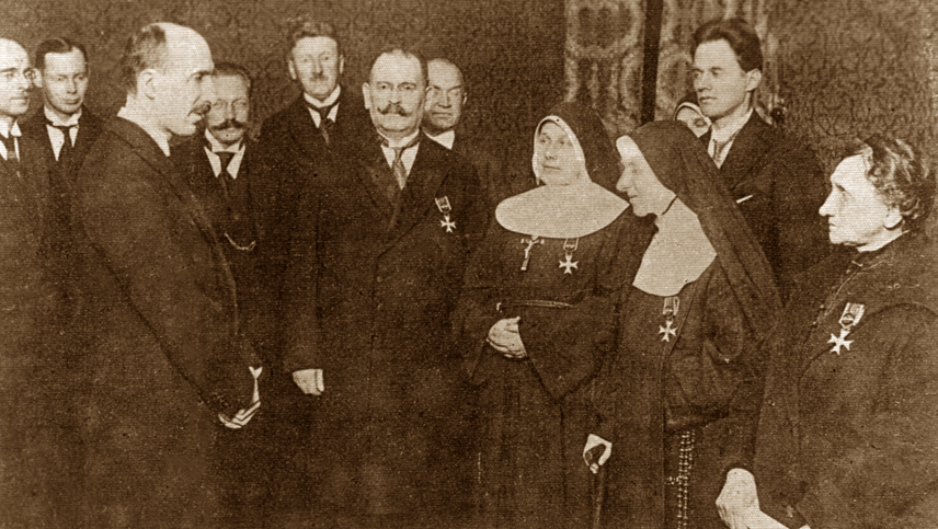 1925